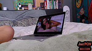 एक खूबसूरत लड़की का POV वीडियो जिसमें वह अपनी चूत से खेलती हुई और अधोवस्त्र में चुदाई करती हुई दिखाई देती है।